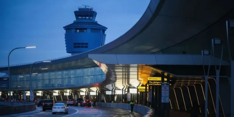 Delta Airlines LGA Terminal