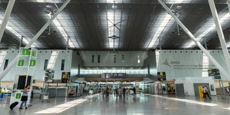 Santiago–Rosalía de Castro Airport